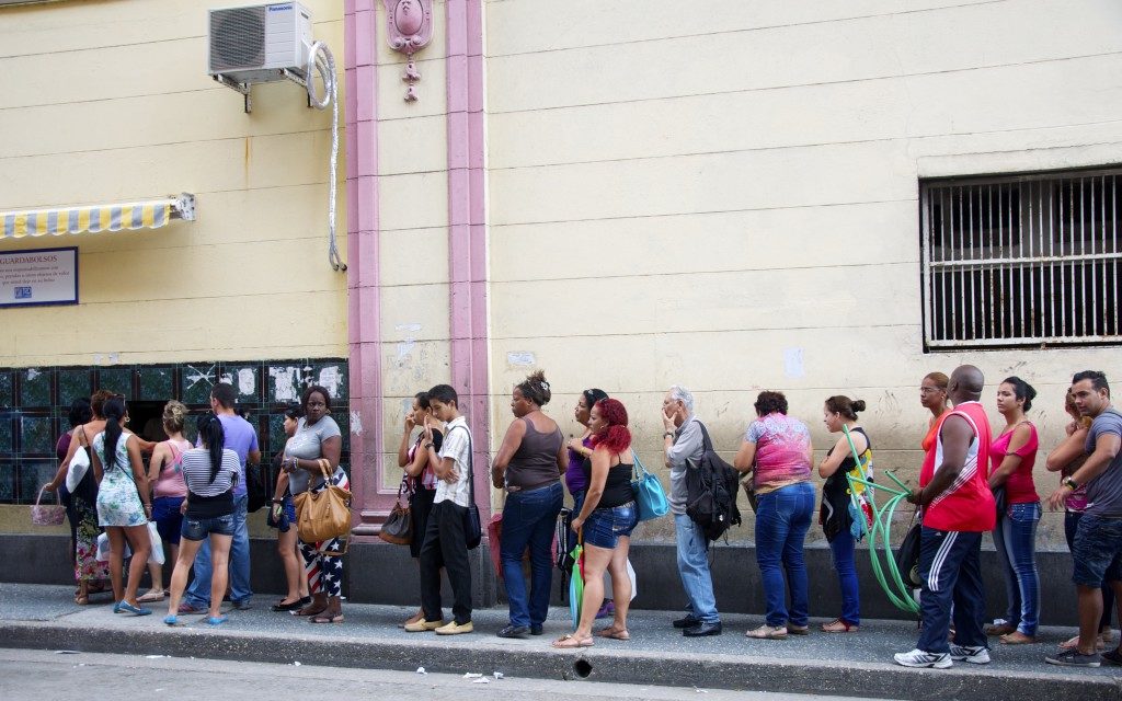 Jak brak internetu kształtuje relacje i życie Kubańczyków